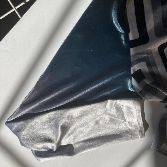 Awish Come true SZ S velvet velour geometric mock turtleneck top ombre sleeves - Picture 5 of 8